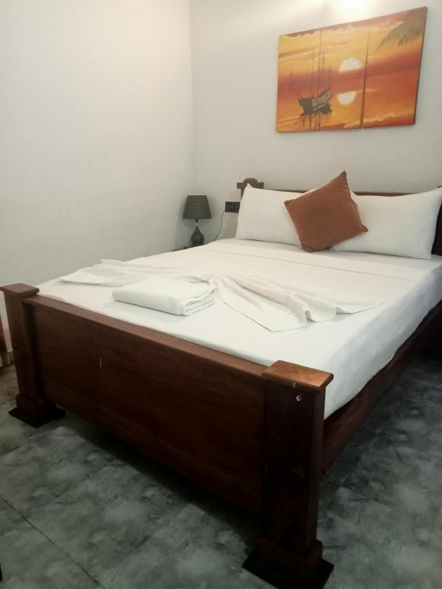 Oviniru Beach Hotel Негомбо Экстерьер фото
