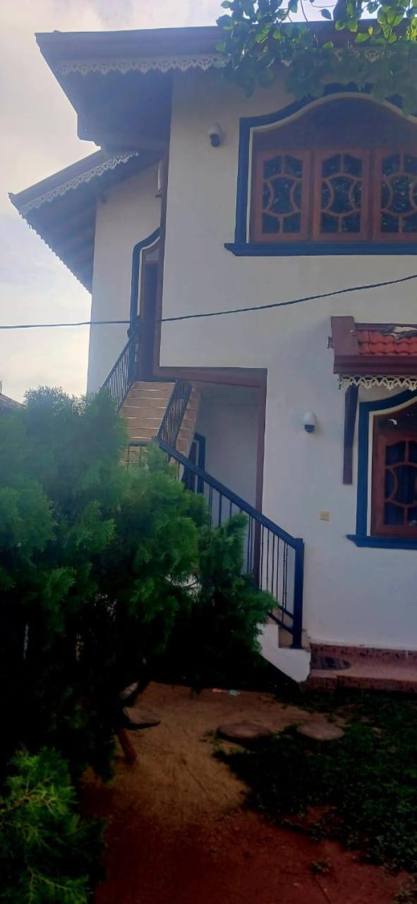 Oviniru Beach Hotel Негомбо Экстерьер фото