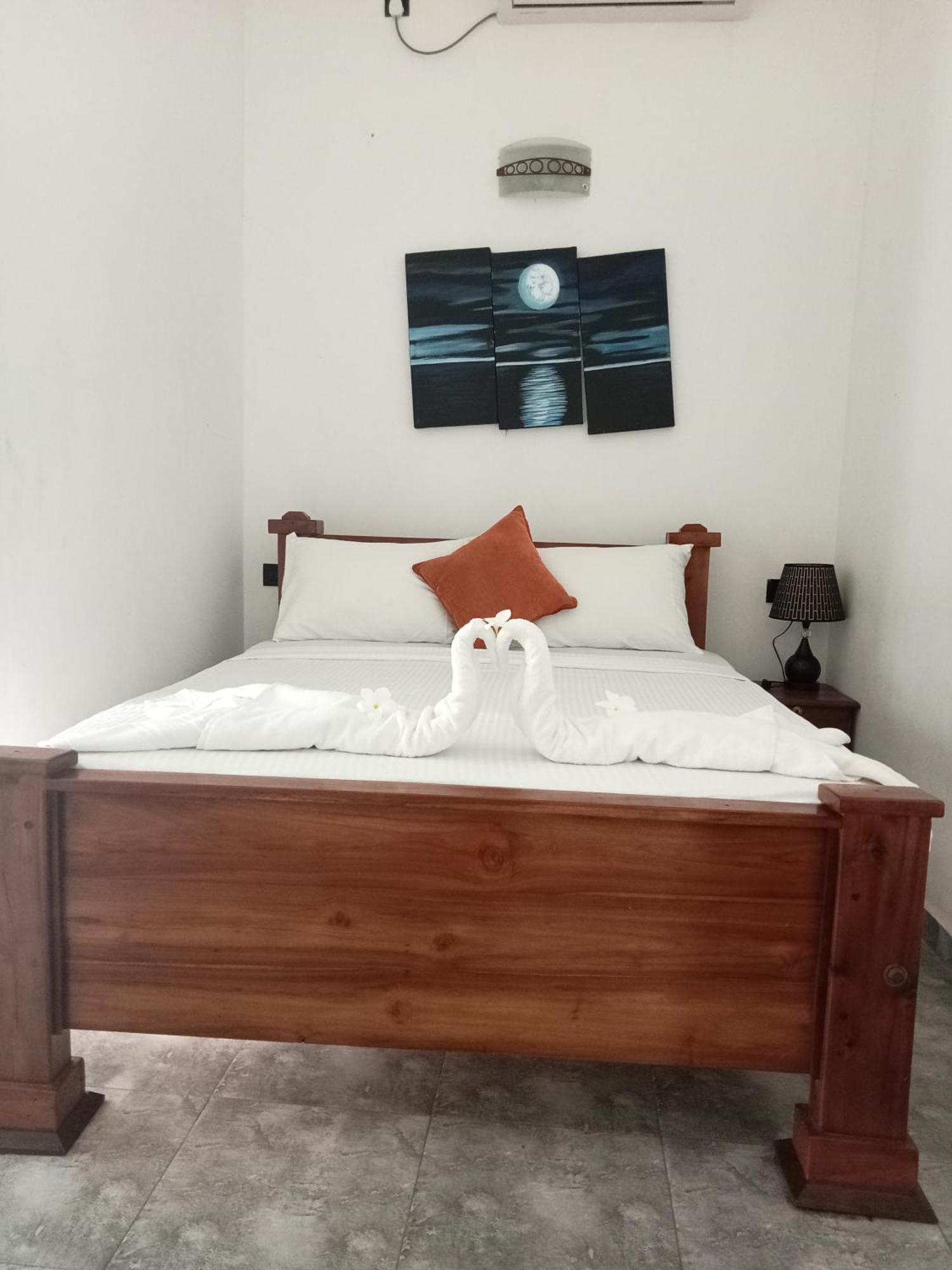 Oviniru Beach Hotel Негомбо Экстерьер фото