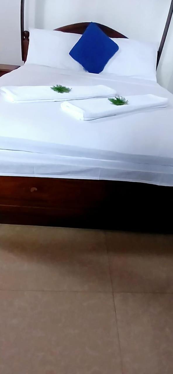 Oviniru Beach Hotel Негомбо Экстерьер фото