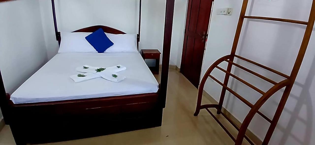 Oviniru Beach Hotel Негомбо Экстерьер фото