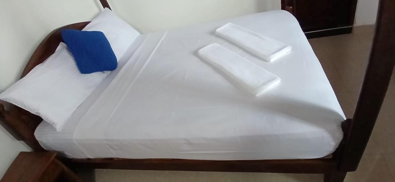 Oviniru Beach Hotel Негомбо Экстерьер фото